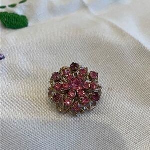 Elegant Pink Gemstone Floral brooch vintage 60’s